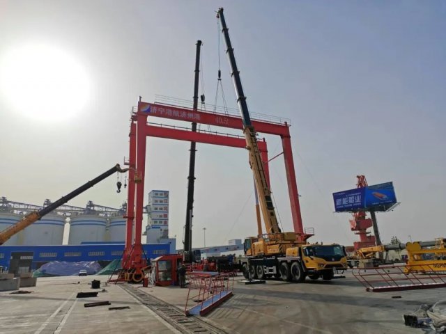 济州港粮食产业园核心装卸设备安装进入关键节点