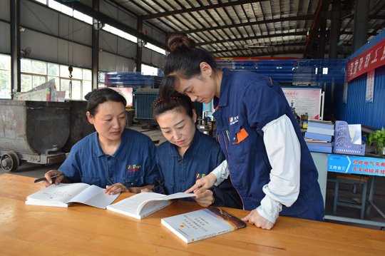 运河煤矿掀起学习习近平“关于工人阶级和工会工作的重要论述”热潮