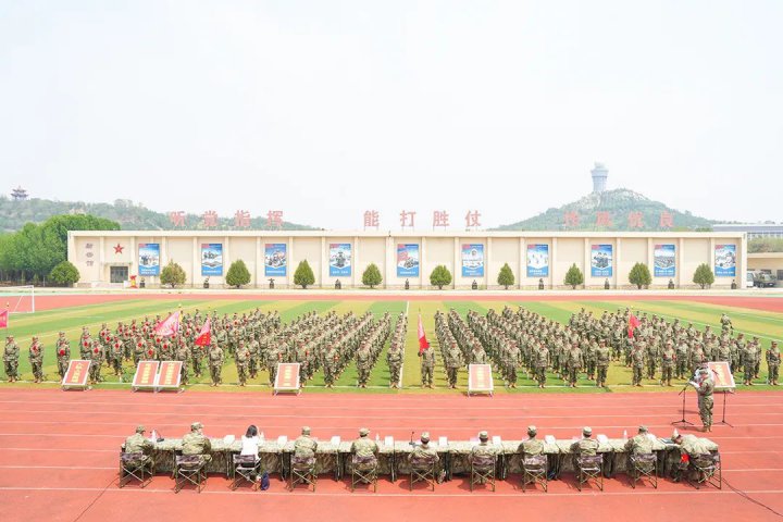 济宁能源集团基干民兵参加全市民兵应急营集合点验大会